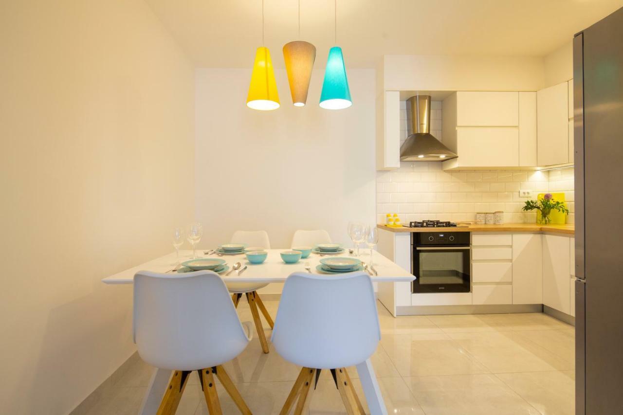 Pjero 3+2 Apartment *